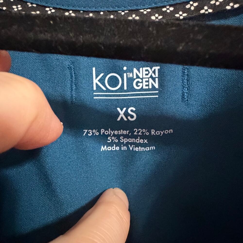 Koi blue scrub top sz XS nurse medical professional work wear - Picture 2 of 6